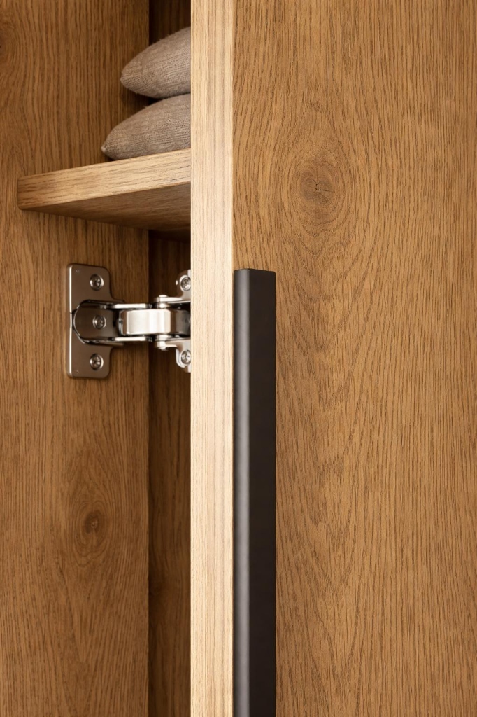 Hinge Detail